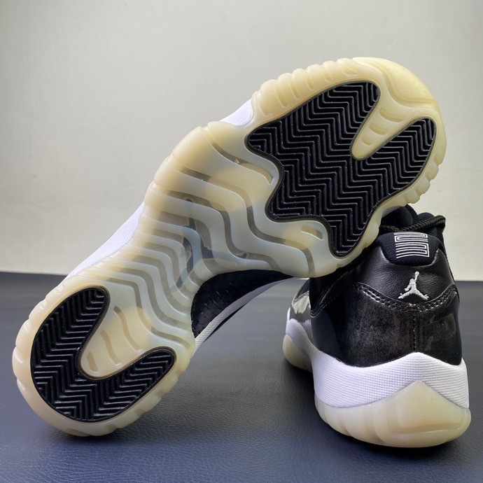Brenndasneakers Air Jordan 11 Retro 528895-010