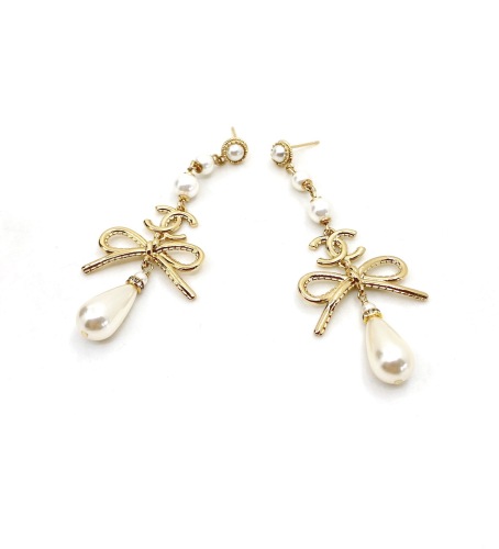 Women Earrings C*hanel ( Brenndasneakers)