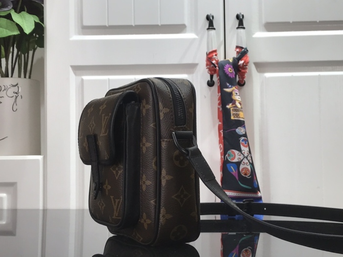 Brenndasneakers L*ouis V*uitton Bag Top Quality 15*17*8CM