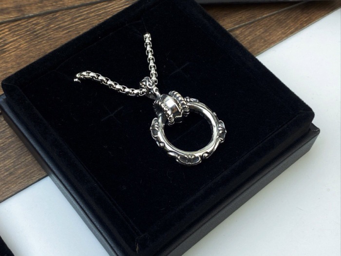 Brenndasneakers Necklace C*hrome H*earts