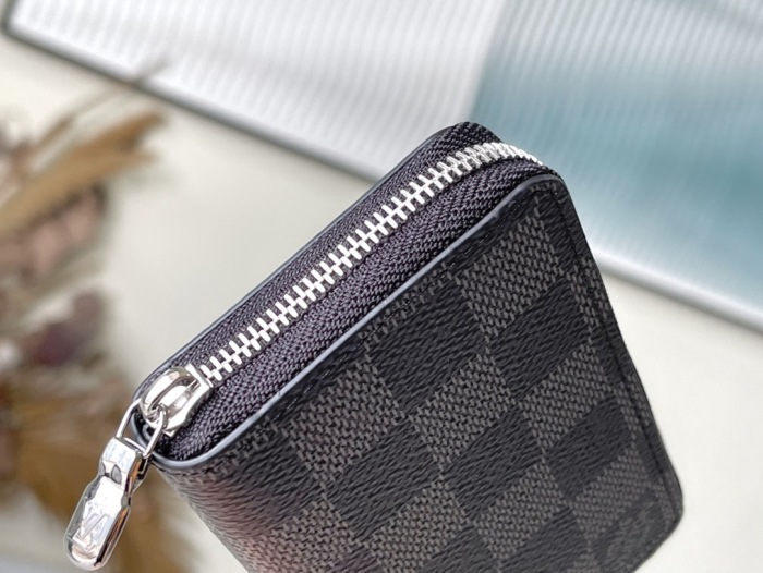 L*ouis V*uitton Top Bag ( high-end)