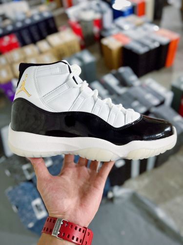 NIKE Air Jordan 11