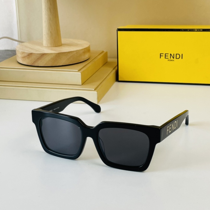 Brenndasneakers F*endi Glasses Top
