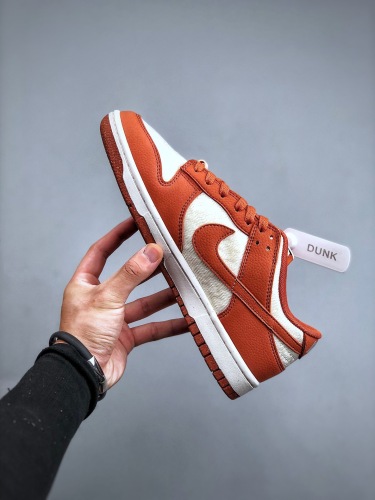 Nike SB Dunk Low (high-end)