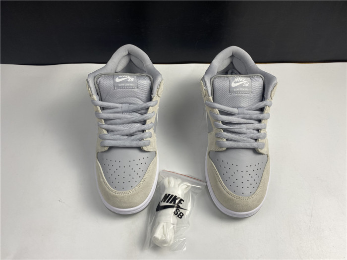 from Brenndasneakers Nike Dunk SB L TRD AR0778-110