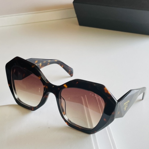 Brenndasneakers P*rada Glasses Top