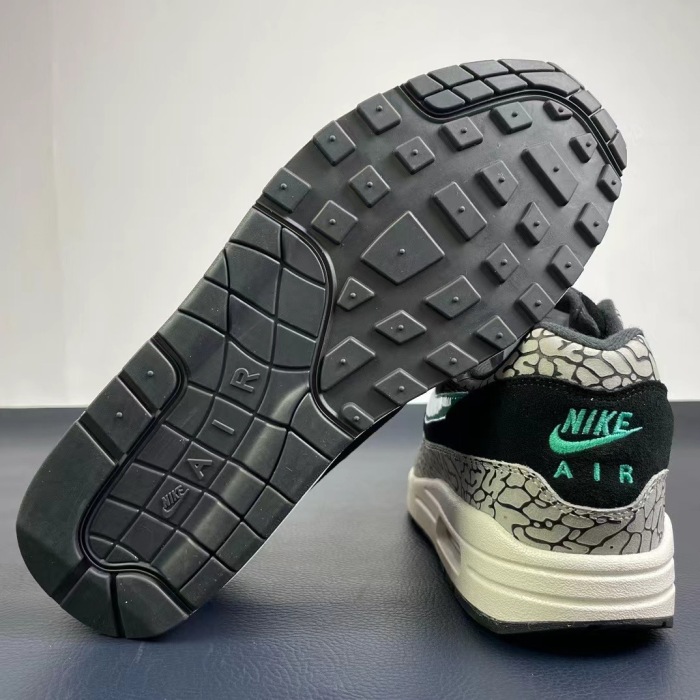 Nike Air Max+O WF ( brenndasneakers ）
