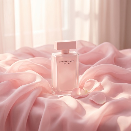 溫柔無害的千金玫瑰偽體香｜Narciso 粉瓶淡香精 (7.5/100ml)