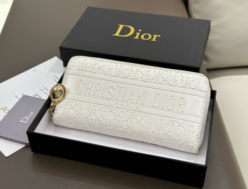 DIOR wallet discounts coming soon