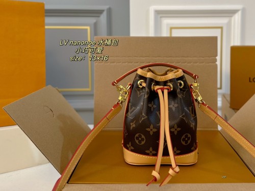 LV nano noe bucket bag💕 The bag is three-dimensional and textured, and the drawstring can be freely retracted!