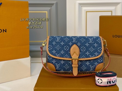 Louis Vuitton denim blue Diane vintage baguette bag💕