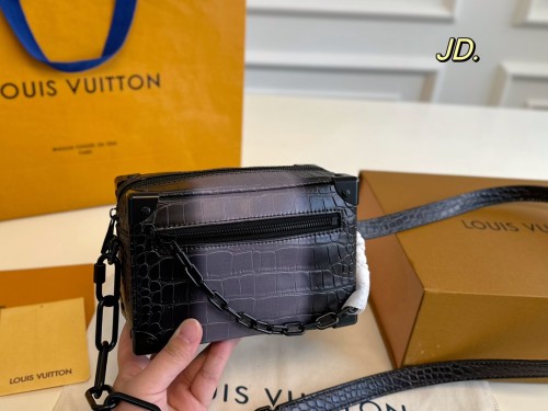 LV old flower SOFT TRUNK transitional color box chain bag💕