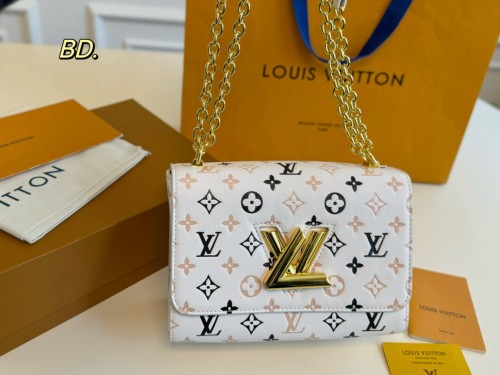 LV Louis Vuitton embossed transitional color Twist handbag 💕