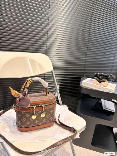 Lv makeup bag has a very hardcore design