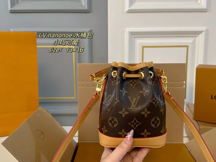 LV nano noe bucket bag💕 The bag is three-dimensional and textured, and the drawstring can be freely retracted!
