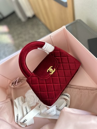 CHANEL 2024 new Kelly chain bag
