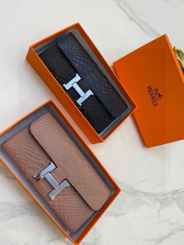 Hermes counter bestseller. Men's and women's wallets are two fold off, with full leather inside and outside