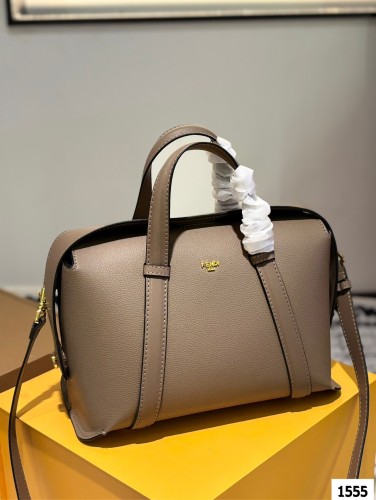 Fendi Boston This bag is really easy to match, and it has a large capacity!