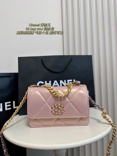 Chanel 19 bag woc chain bag