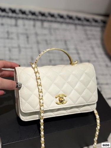 Chanel metal handle WOC fortune bag can be worn on one shoulder or crossbody