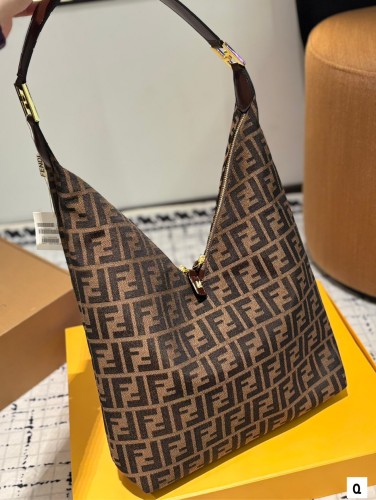 Fendi underarm bag full of retro style