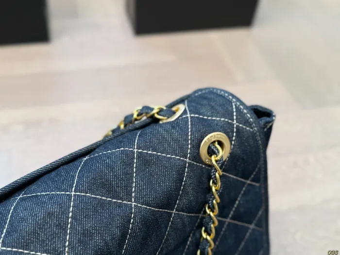 Chanel Cowboy bag with high appearance value is a must-have for beauty collection
