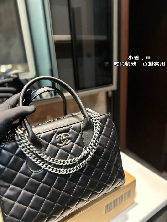 Chanel 31bag chain bag As a multi-purpose bag, it can be carried by hand, under the armpit, or on one shoulder