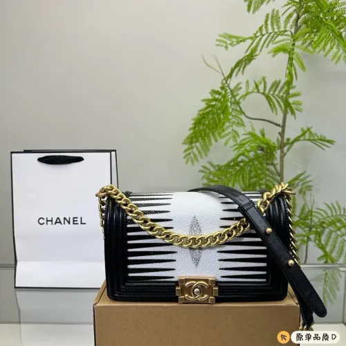 Chanel Spicy Mom Bag Chanel Leboy's full of small fragrances