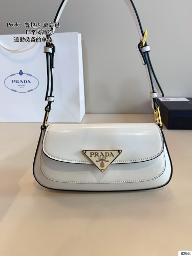 Lada is really popular this year with a vintage underarm bag and a sportsexy leather style bag