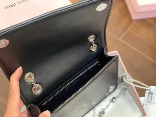 Miu Miu This one is so beautiful! Miumiu feels so good! Diamond chain
