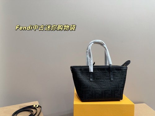 Fendi Fendi Medium Mini Shopping Bag