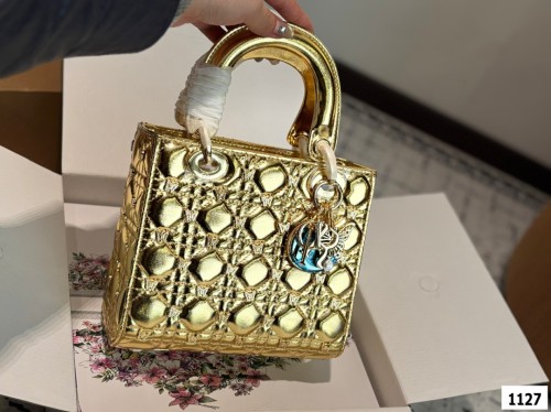 Dior Toffee Bag The Dior Toffee Bag is too good to be true!