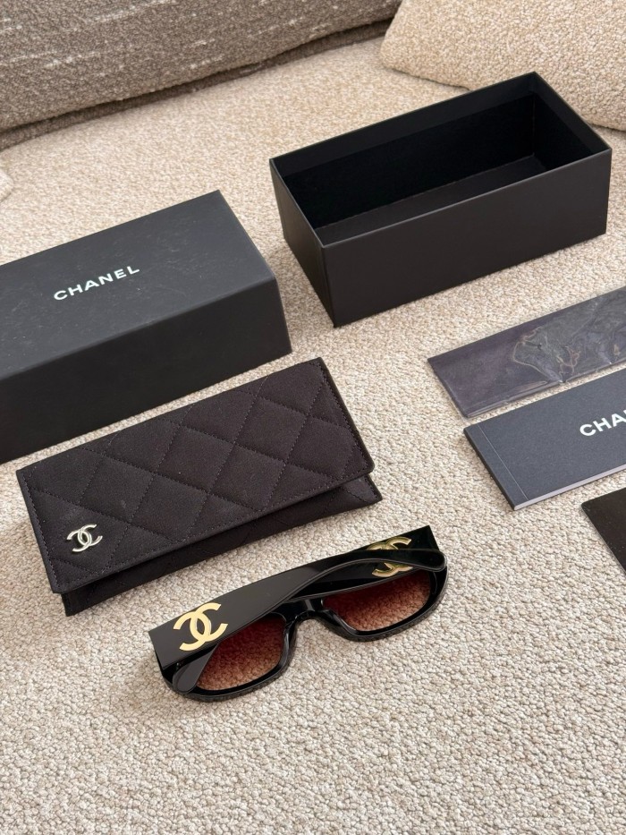 Chanel coffee coloured sunglasses, small and minimalist atmosphere