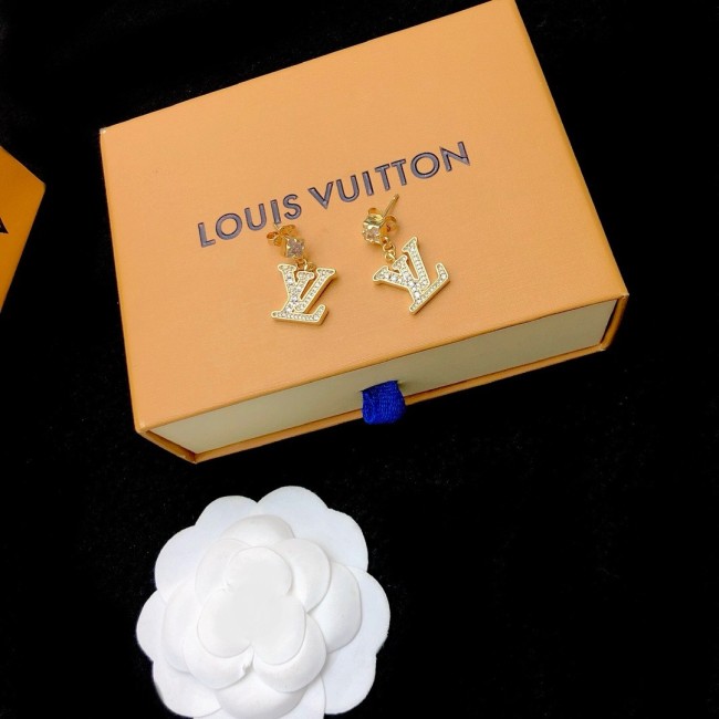 Louis Vuitton lv Diamond Monogram Stud Earrings