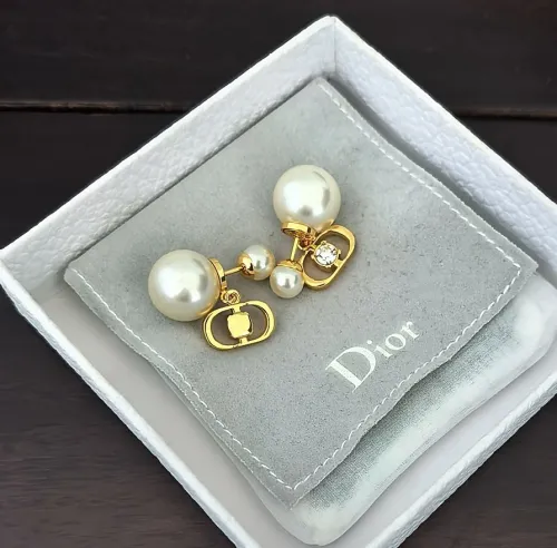 Dior's latest white diamond cd letter size pearl earrings
