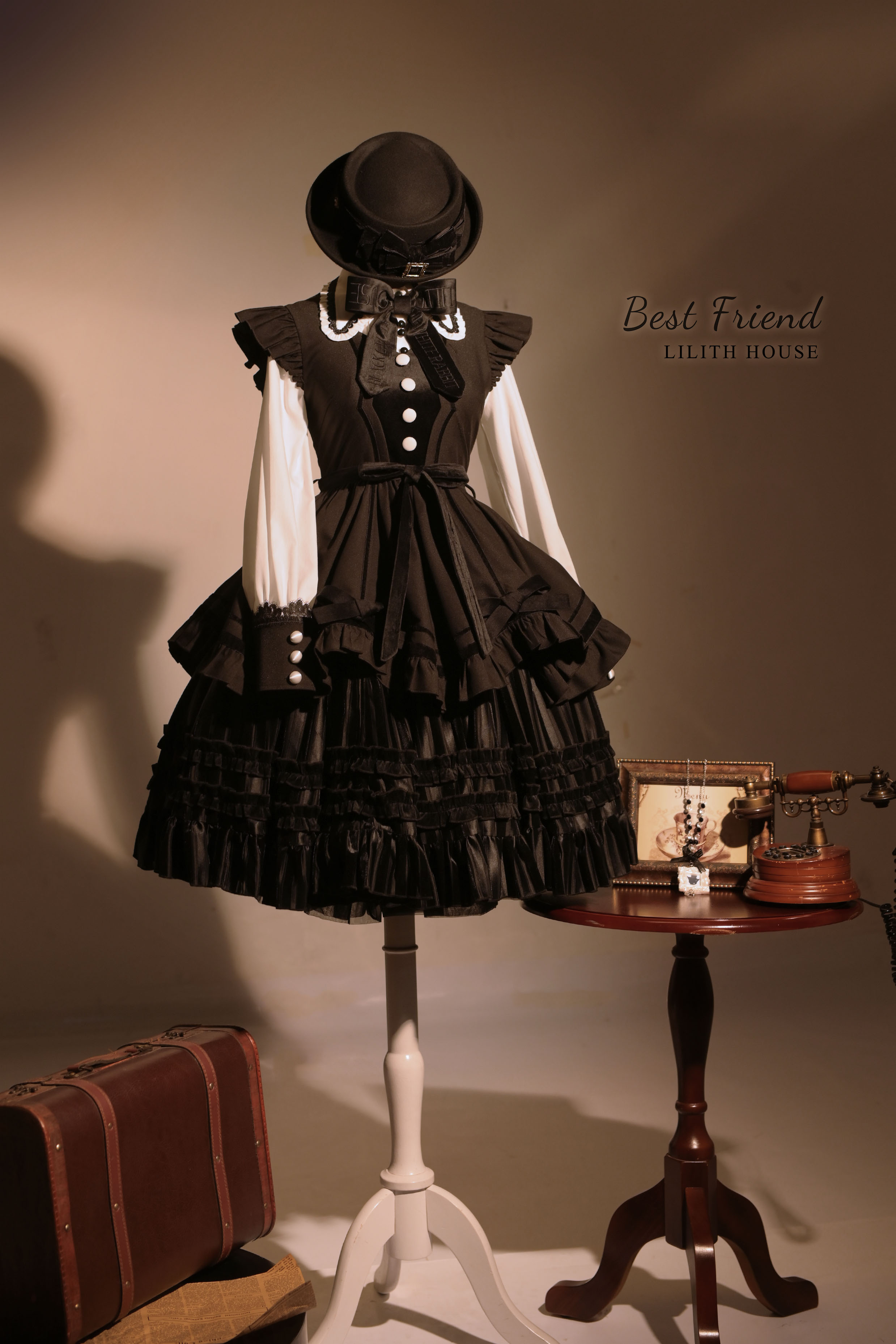 US$ 108.99 - Lilith House -Best Friends- Classic Vintage Velvet