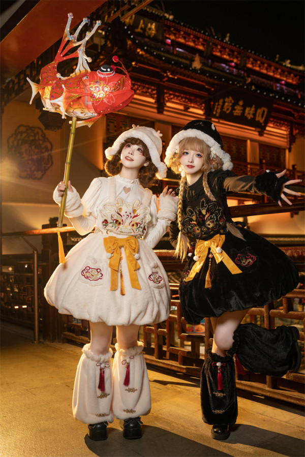 SakuraLolita -Bracteate- Embroidery Sweet Lolita Skirt with Suspenders Full Set
