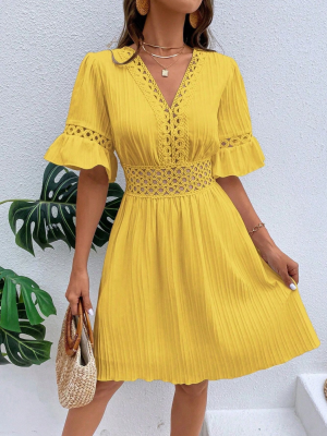 Yellow Fashionable Patchwork Lace V-neck Waist Dress