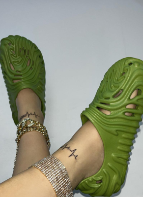 Fashionable and Ultra-light Grooving Sandals