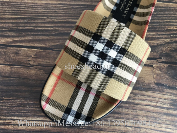 Burberry Vintage Ashmore Check Slide