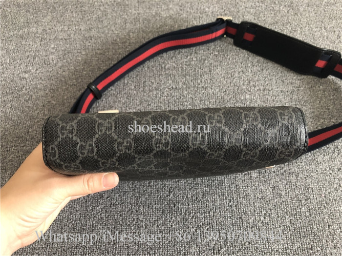 Gucci GG Supreme Small Messenger Bag 21cm