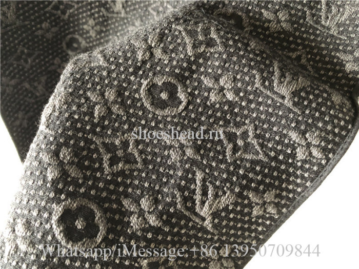 Louis Vuitton Monogram Classic Scarf M70520