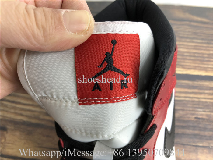 Air Jordan 1 Retro Mid Chicago Black Toe
