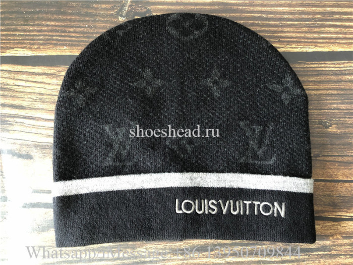 Louis Vuitton Scarf & Hat Black