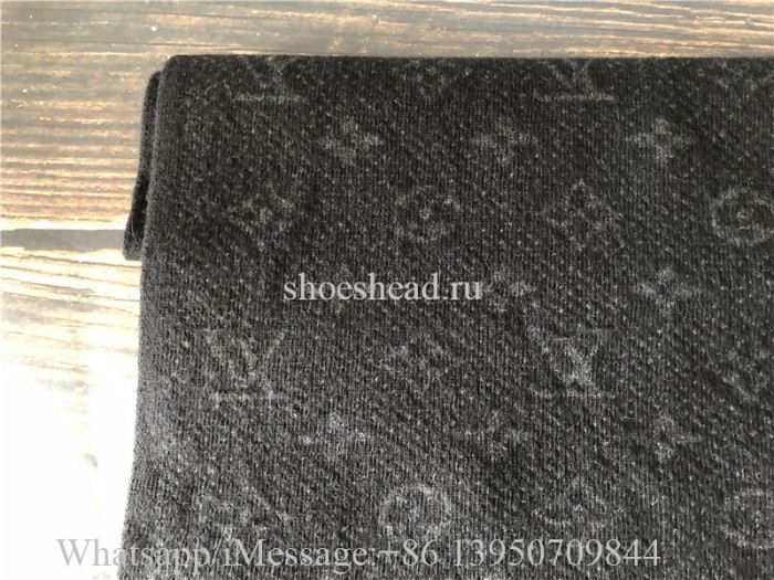 Louis Vuitton Scarf & Hat Black