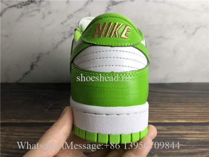 Nike SB Dunk Low Supreme Stars Mean Green