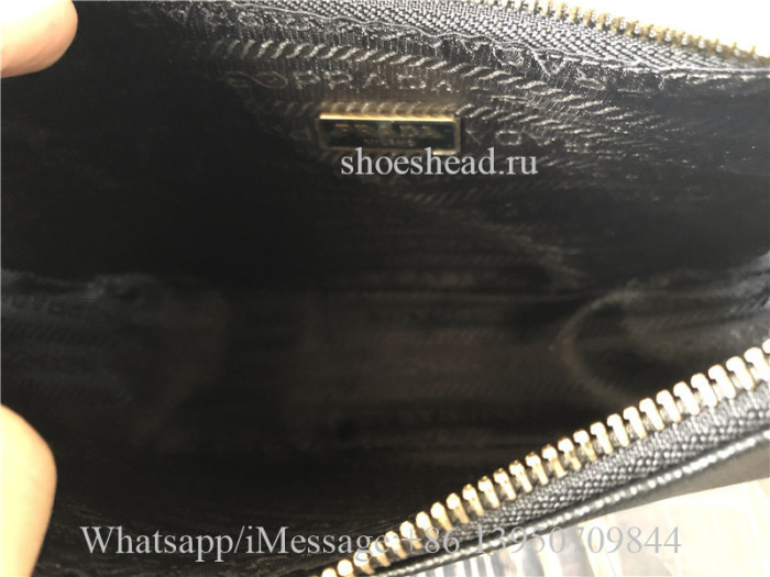 Original Prada Re-Edition 2005 Saffiano Leather Bag