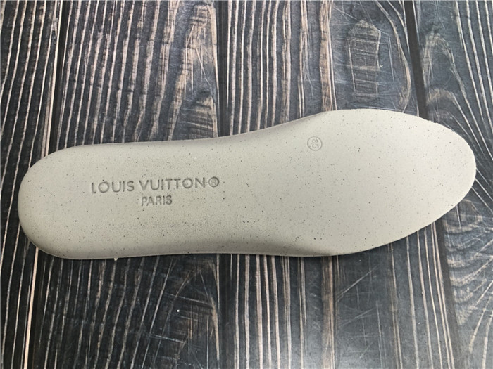 Louis Vuitton Trainer Taupe