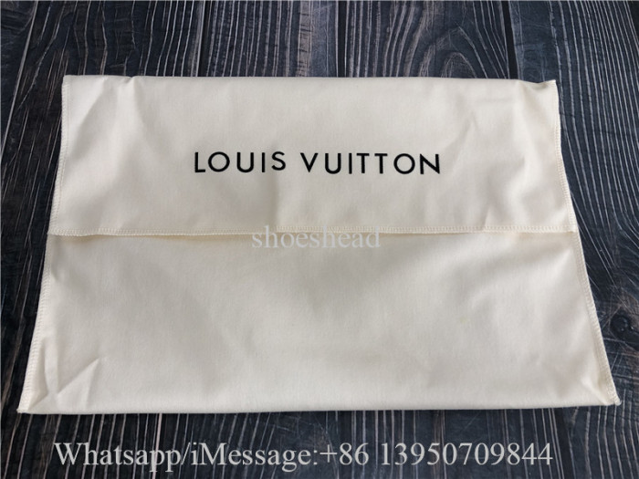 Original Louis Vuitton Pochette Voyage Taiga Leather Bag M30450