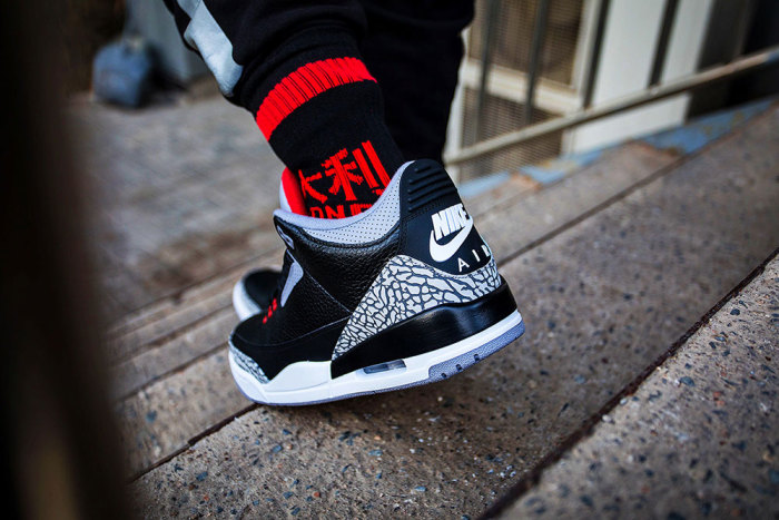 Air Jordan 3 OG “Black Cement” 854262-001